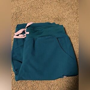 Women’s figs scrub bottoms